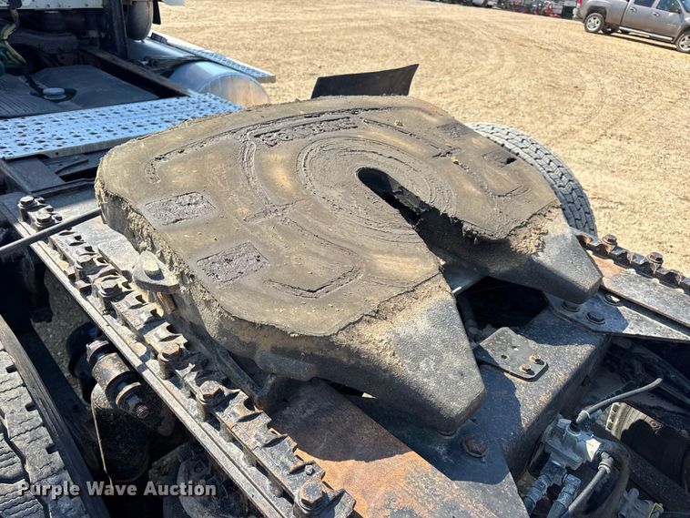 image for item DW3458 2006 Freightliner Columbia semi truck