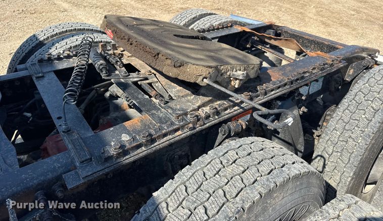 image for item DW3458 2006 Freightliner Columbia semi truck