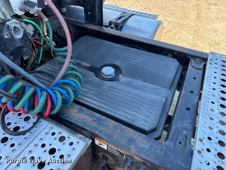 image for item DW3458 2006 Freightliner Columbia semi truck