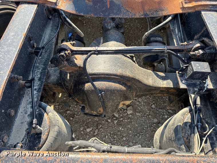 image for item DW3458 2006 Freightliner Columbia semi truck