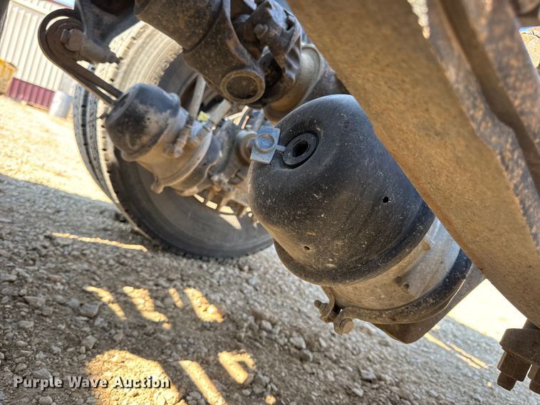 image for item DW3458 2006 Freightliner Columbia semi truck