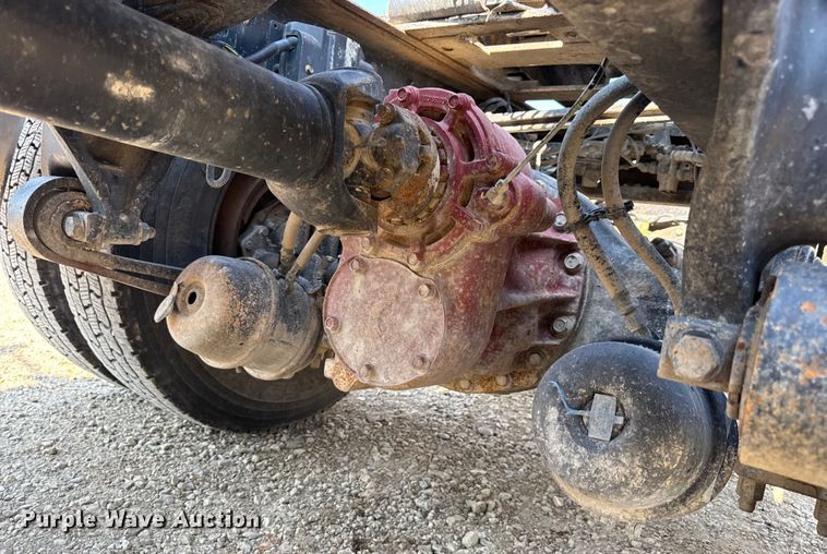 image for item DW3458 2006 Freightliner Columbia semi truck