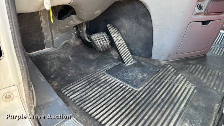 image for item DW3458 2006 Freightliner Columbia semi truck