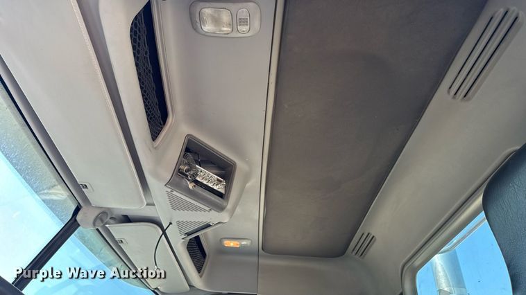 image for item DW3458 2006 Freightliner Columbia semi truck