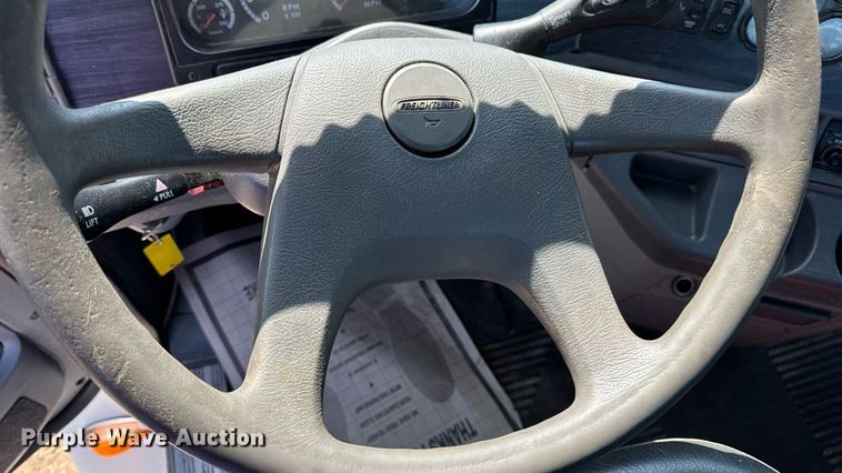 image for item DW3458 2006 Freightliner Columbia semi truck