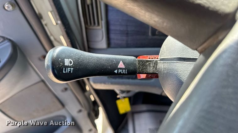 image for item DW3458 2006 Freightliner Columbia semi truck