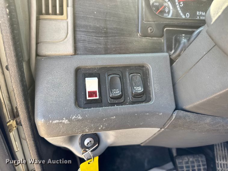 image for item DW3458 2006 Freightliner Columbia semi truck