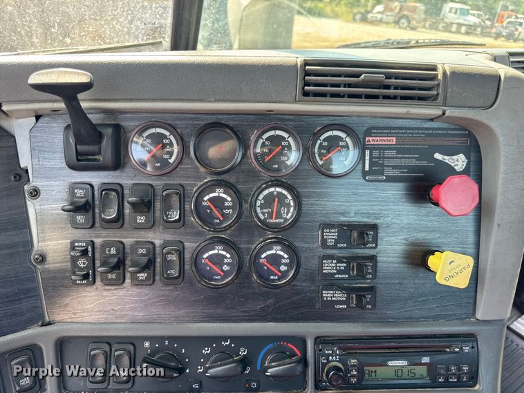 image for item DW3458 2006 Freightliner Columbia semi truck