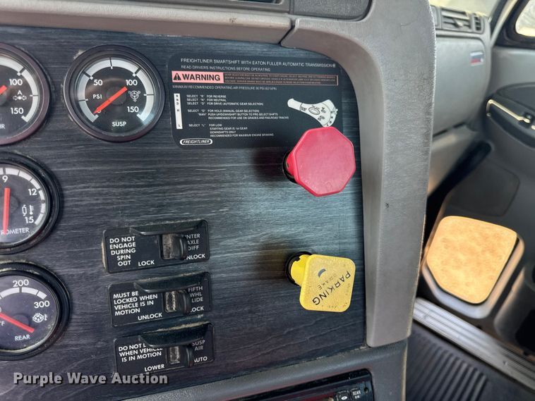 image for item DW3458 2006 Freightliner Columbia semi truck