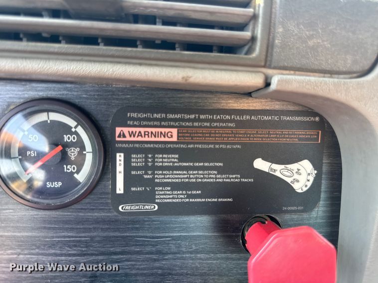 image for item DW3458 2006 Freightliner Columbia semi truck