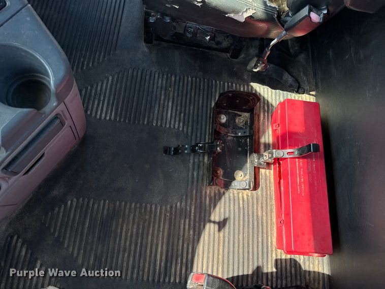 image for item DW3458 2006 Freightliner Columbia semi truck