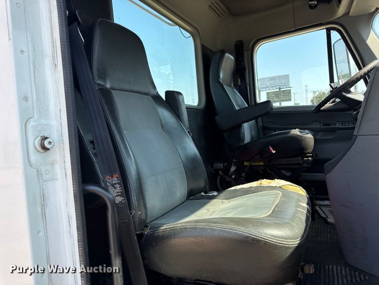 image for item DW3458 2006 Freightliner Columbia semi truck