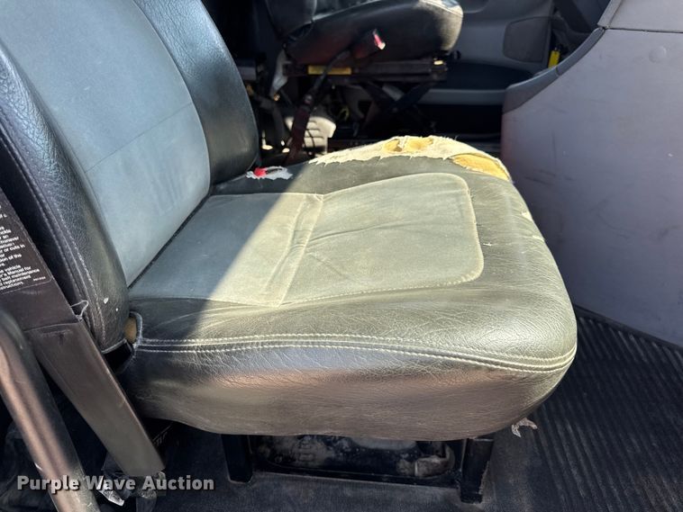 image for item DW3458 2006 Freightliner Columbia semi truck