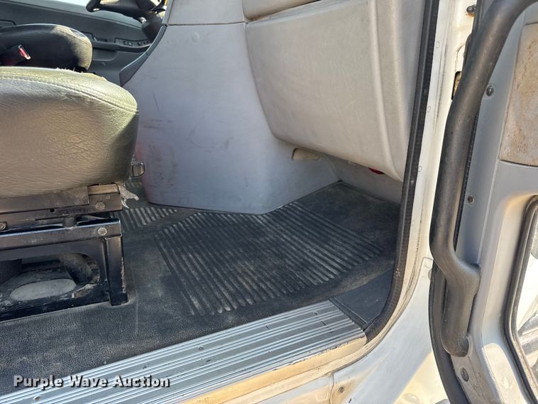 image for item DW3458 2006 Freightliner Columbia semi truck