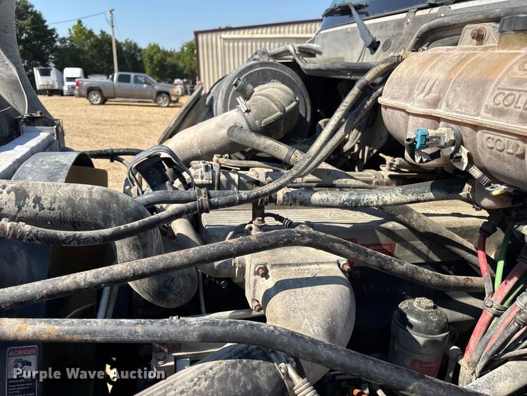 image for item DW3458 2006 Freightliner Columbia semi truck