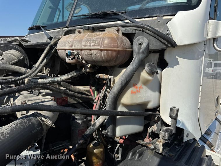 image for item DW3458 2006 Freightliner Columbia semi truck