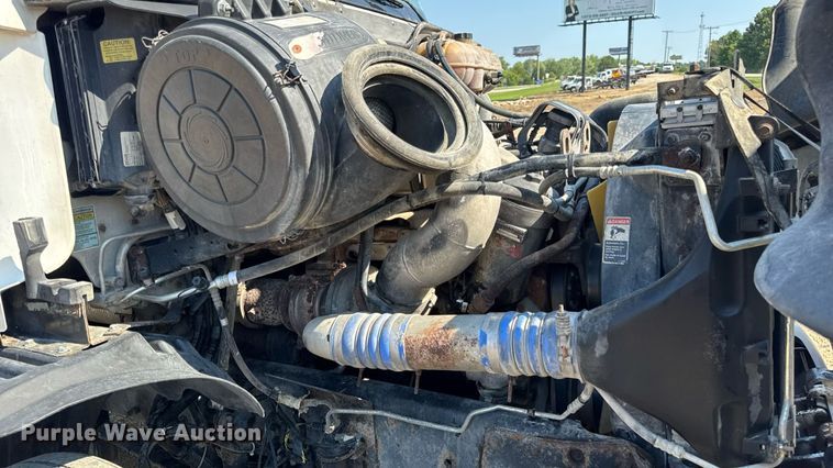 image for item DW3458 2006 Freightliner Columbia semi truck