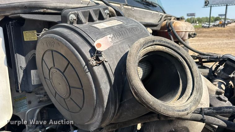 image for item DW3458 2006 Freightliner Columbia semi truck