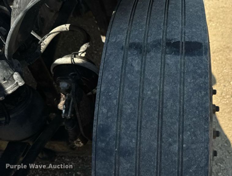 image for item DW3458 2006 Freightliner Columbia semi truck