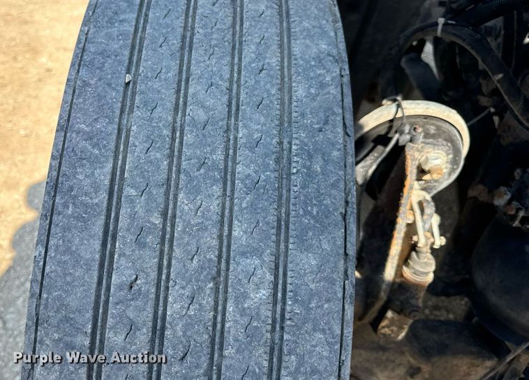 image for item DW3458 2006 Freightliner Columbia semi truck