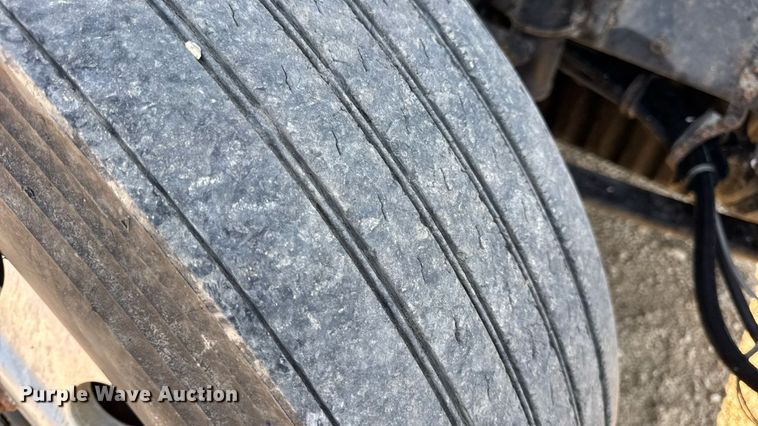 image for item DW3458 2006 Freightliner Columbia semi truck