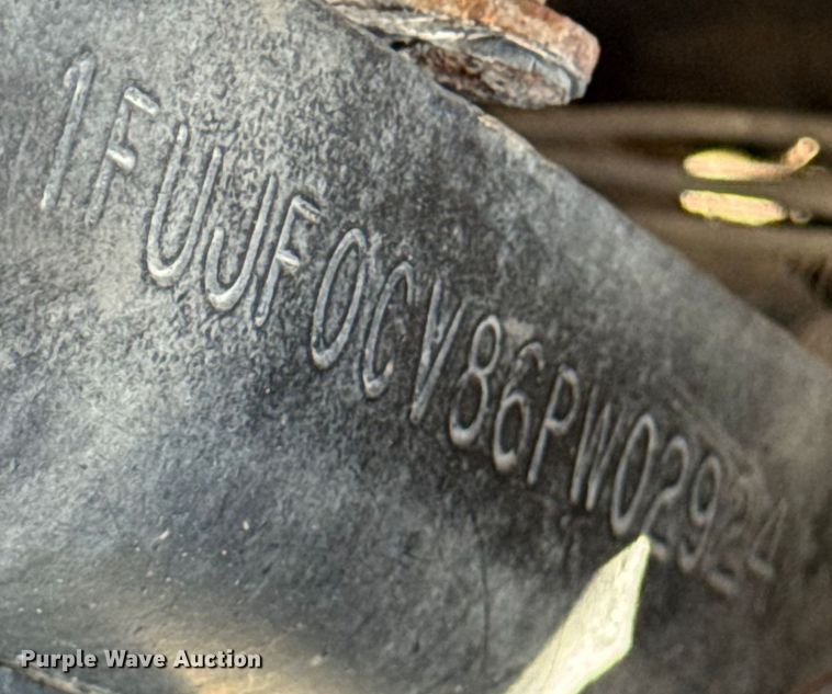 image for item DW3458 2006 Freightliner Columbia semi truck