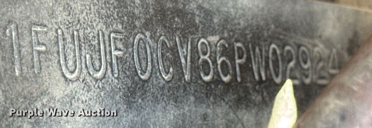 image for item DW3458 2006 Freightliner Columbia semi truck