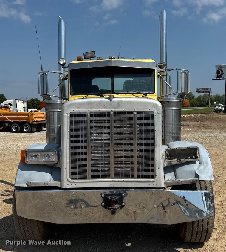 image for item DW3462 1995 Peterbilt 357 truck cab and chassis