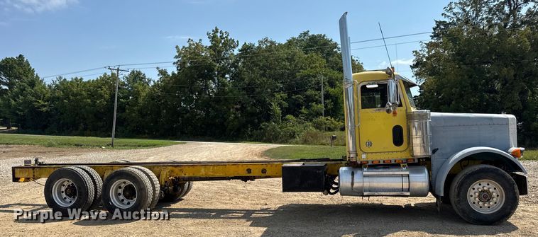 image for item DW3462 1995 Peterbilt 357 truck cab and chassis