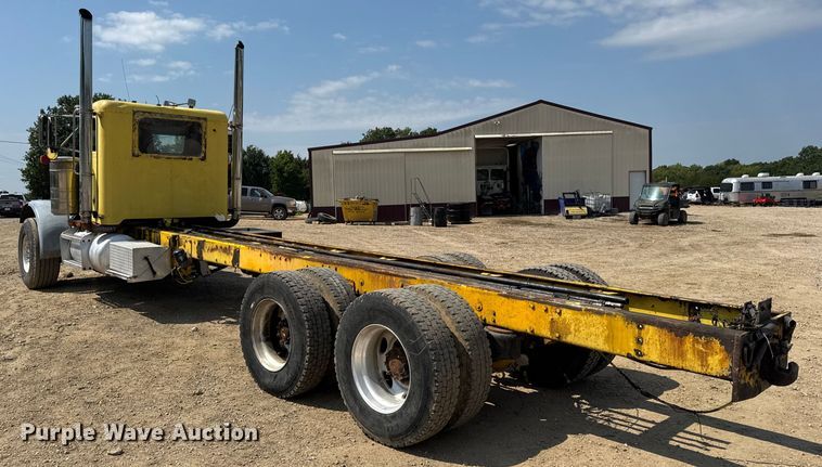 image for item DW3462 1995 Peterbilt 357 truck cab and chassis