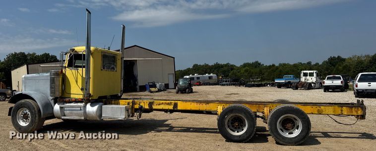 image for item DW3462 1995 Peterbilt 357 truck cab and chassis
