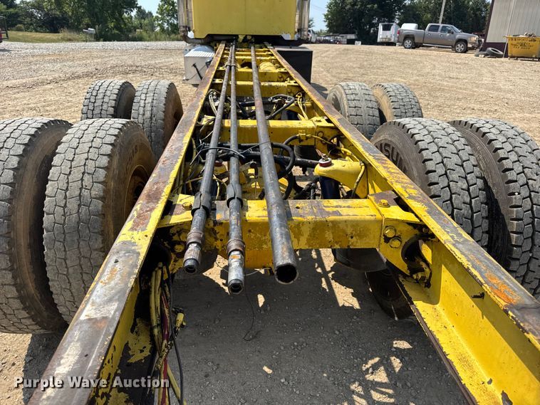 image for item DW3462 1995 Peterbilt 357 truck cab and chassis