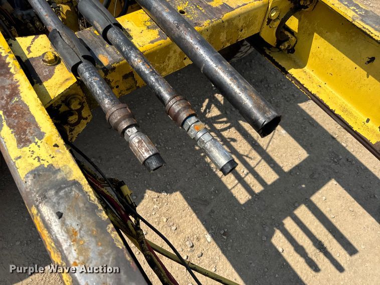 image for item DW3462 1995 Peterbilt 357 truck cab and chassis