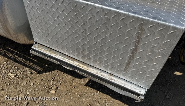 image for item DW3462 1995 Peterbilt 357 truck cab and chassis