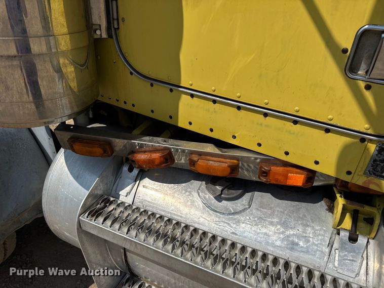 image for item DW3462 1995 Peterbilt 357 truck cab and chassis