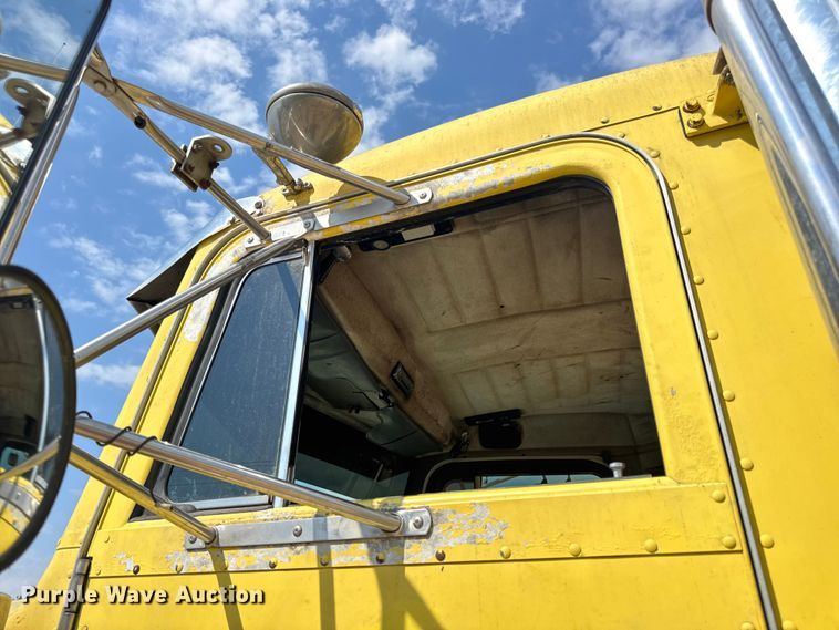 image for item DW3462 1995 Peterbilt 357 truck cab and chassis