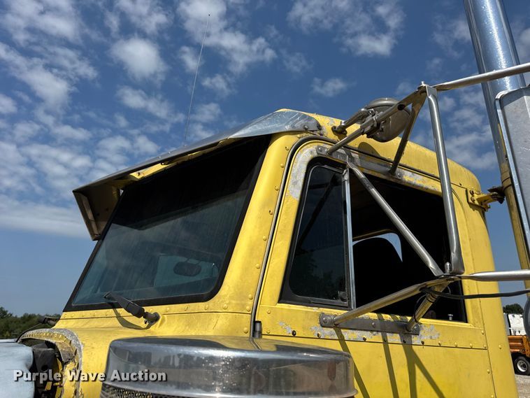 image for item DW3462 1995 Peterbilt 357 truck cab and chassis
