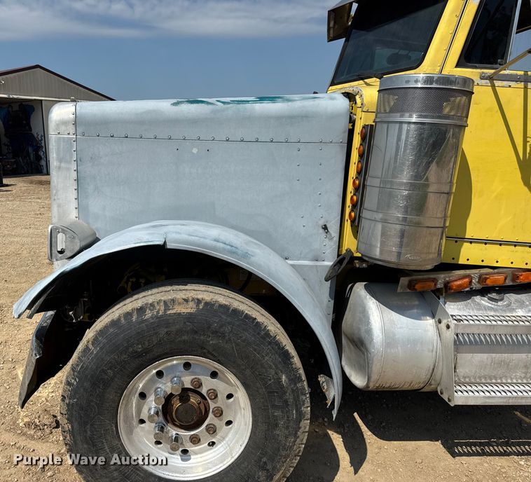 image for item DW3462 1995 Peterbilt 357 truck cab and chassis