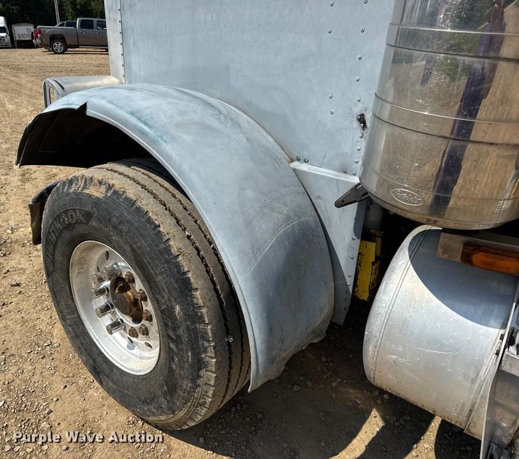 image for item DW3462 1995 Peterbilt 357 truck cab and chassis