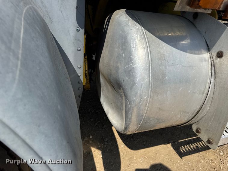 image for item DW3462 1995 Peterbilt 357 truck cab and chassis