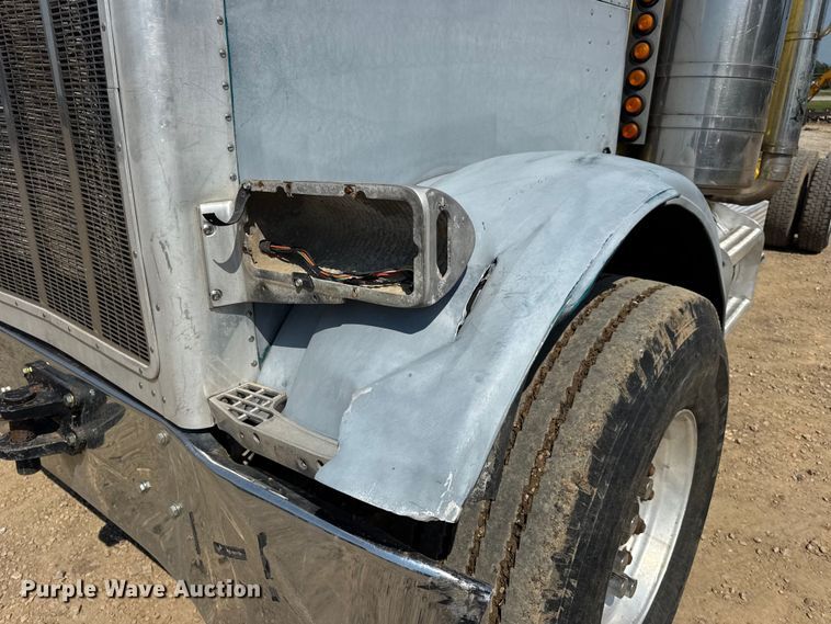 image for item DW3462 1995 Peterbilt 357 truck cab and chassis