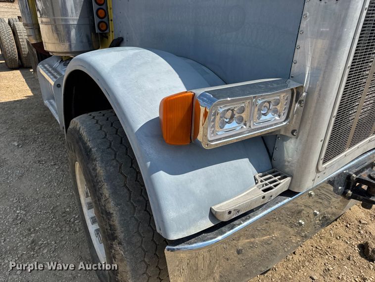 image for item DW3462 1995 Peterbilt 357 truck cab and chassis