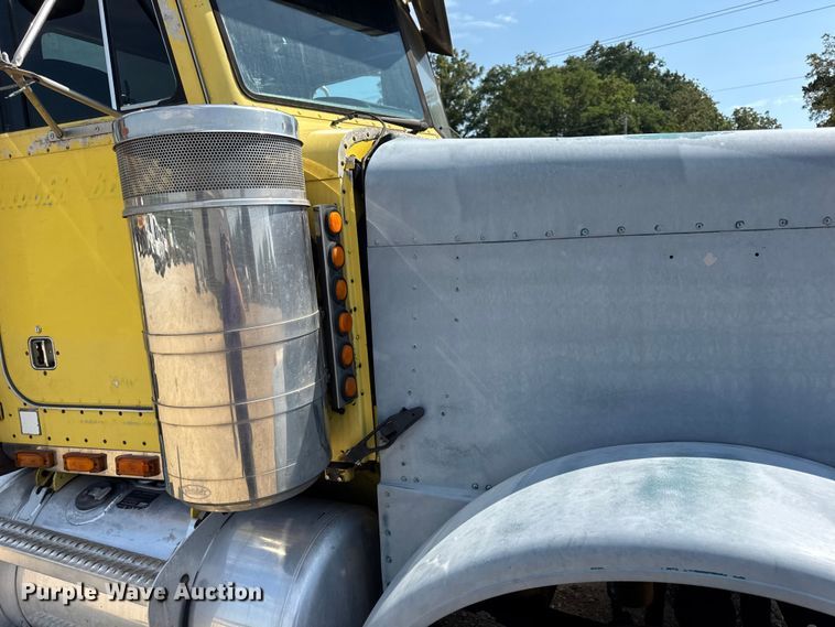 image for item DW3462 1995 Peterbilt 357 truck cab and chassis