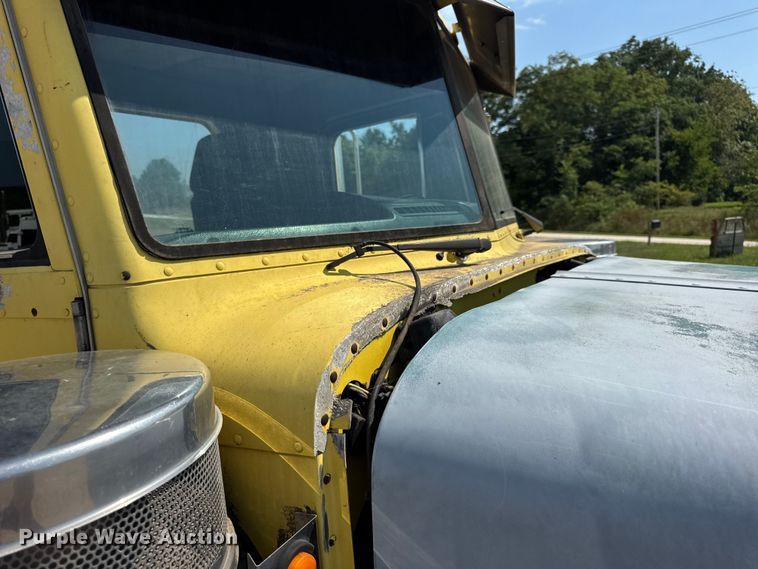 image for item DW3462 1995 Peterbilt 357 truck cab and chassis