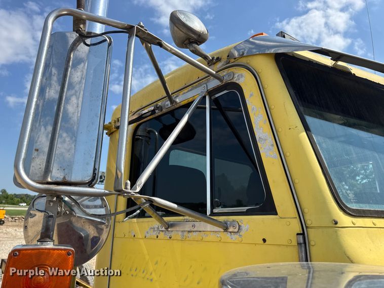 image for item DW3462 1995 Peterbilt 357 truck cab and chassis