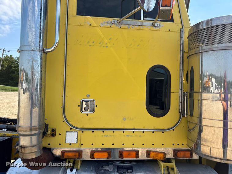 image for item DW3462 1995 Peterbilt 357 truck cab and chassis