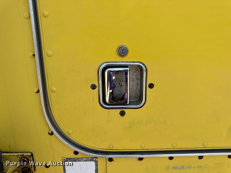 image for item DW3462 1995 Peterbilt 357 truck cab and chassis