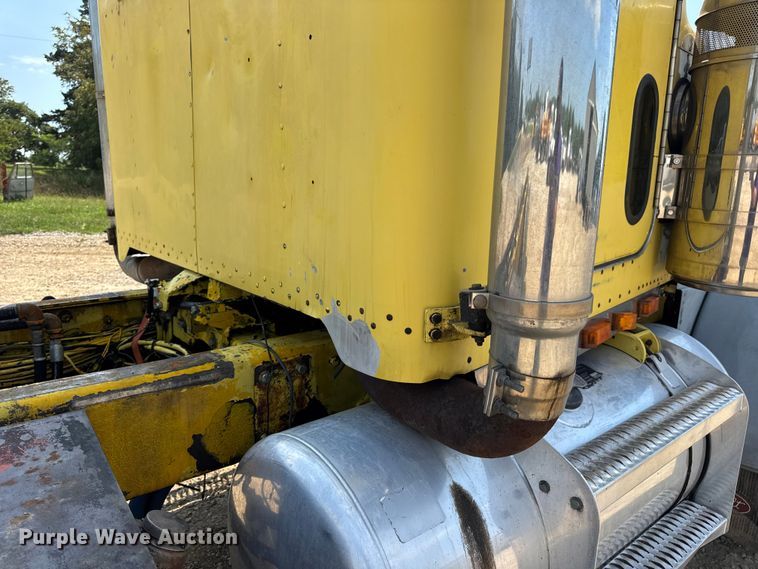 image for item DW3462 1995 Peterbilt 357 truck cab and chassis