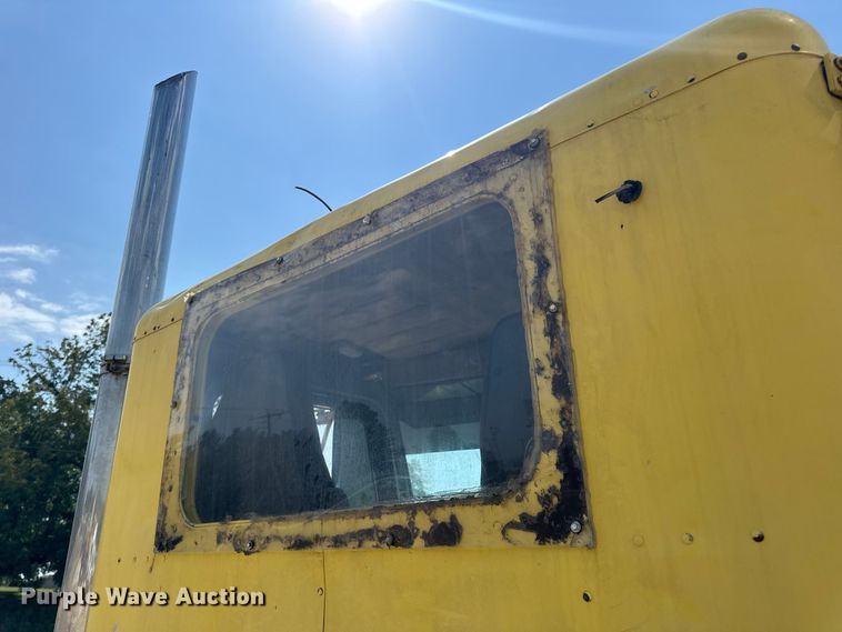 image for item DW3462 1995 Peterbilt 357 truck cab and chassis