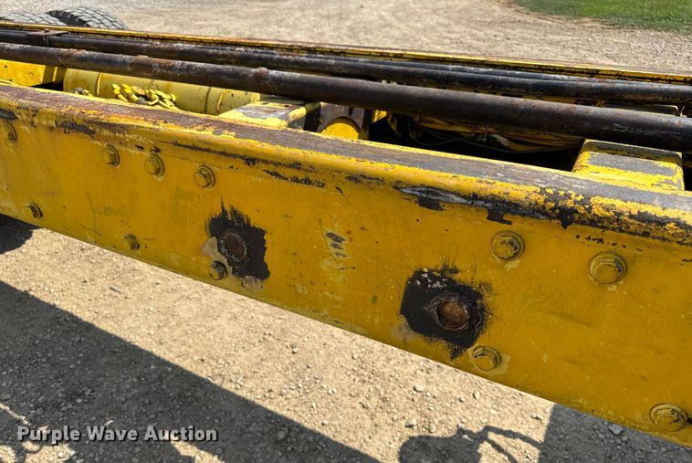 image for item DW3462 1995 Peterbilt 357 truck cab and chassis